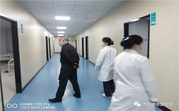 疫情封闭，用责任和爱温暖患者心灵