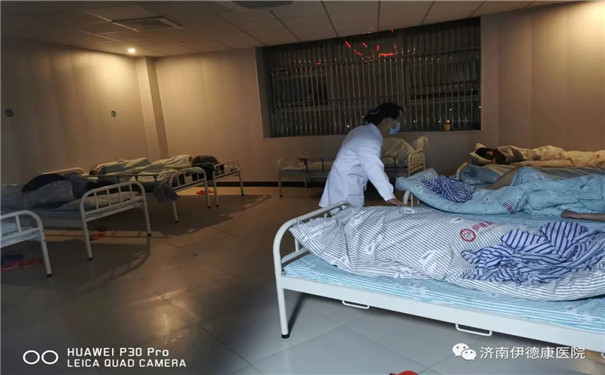 疫情封闭，用责任和爱温暖患者心灵